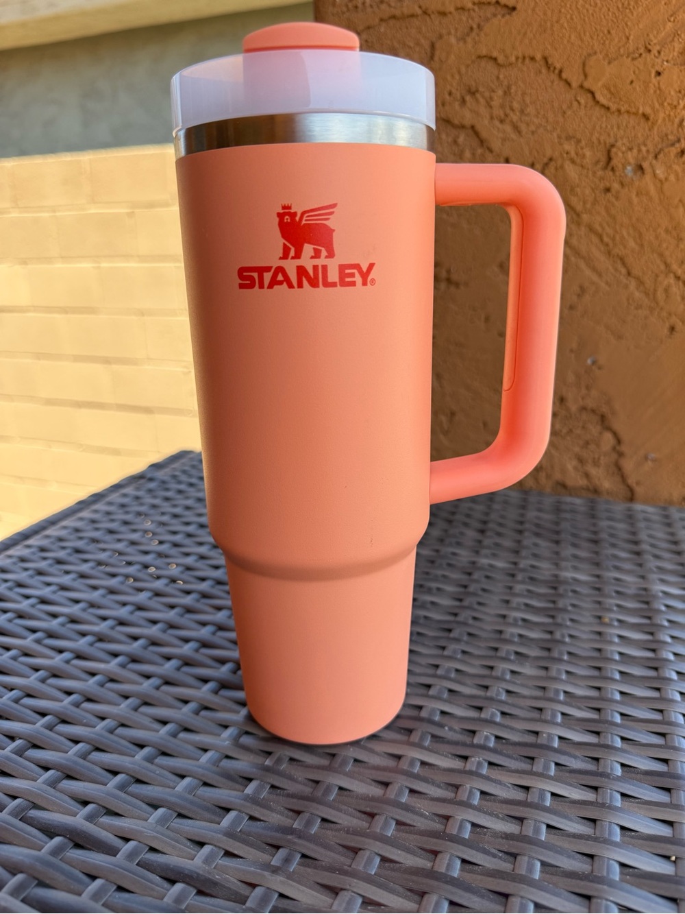 Stanley Quencher H2.0 FlowState 32 oz Tumbler Coral Peach Handle